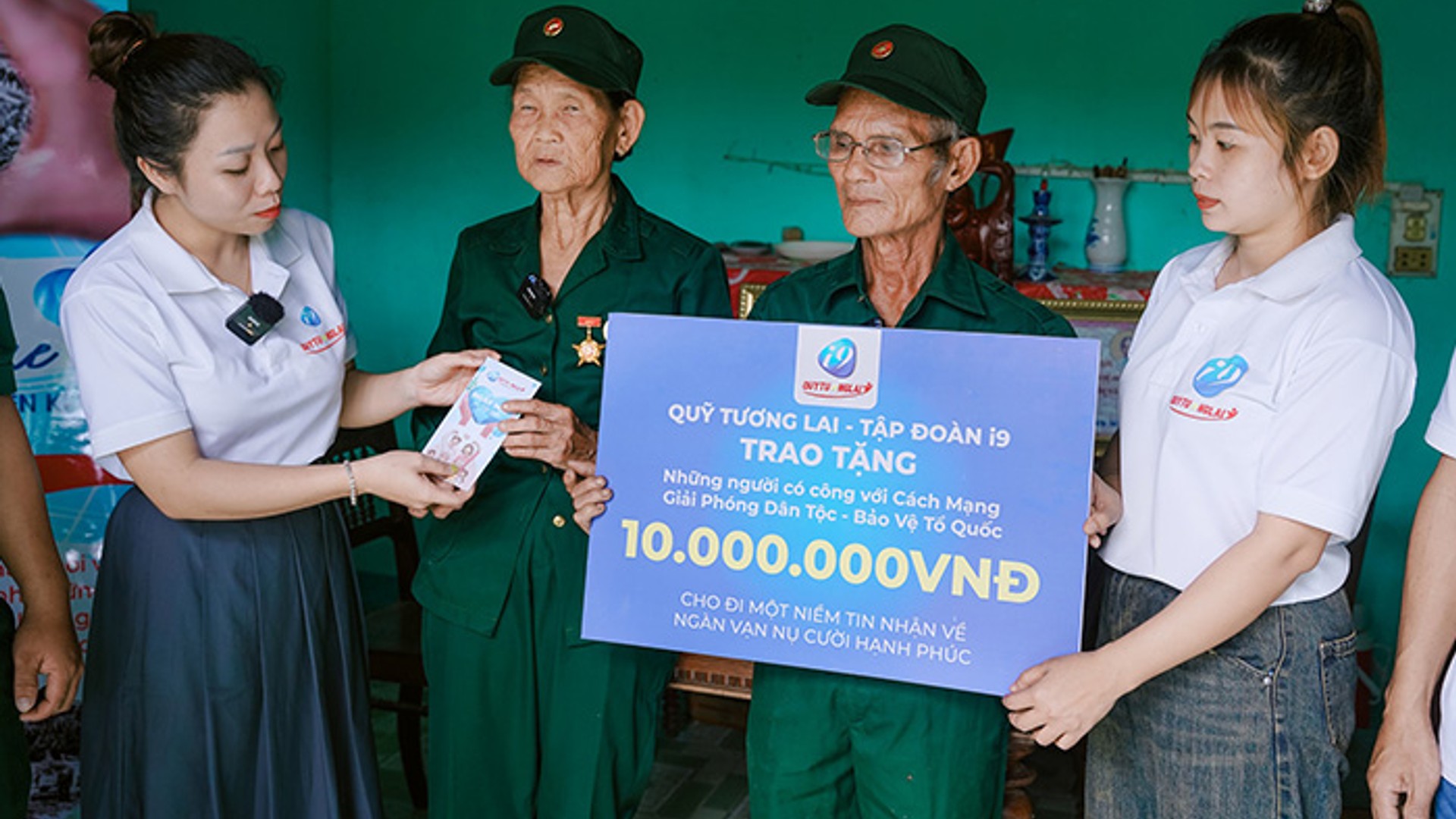 Hình ảnh hỗ trợ khách hàng new88 trực tuyến