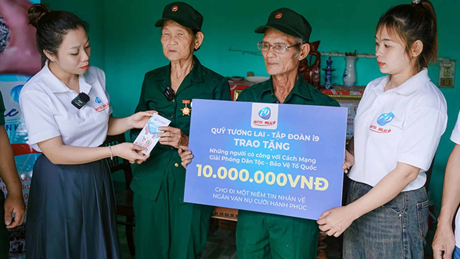 Hình ảnh hỗ trợ khách hàng new88 online